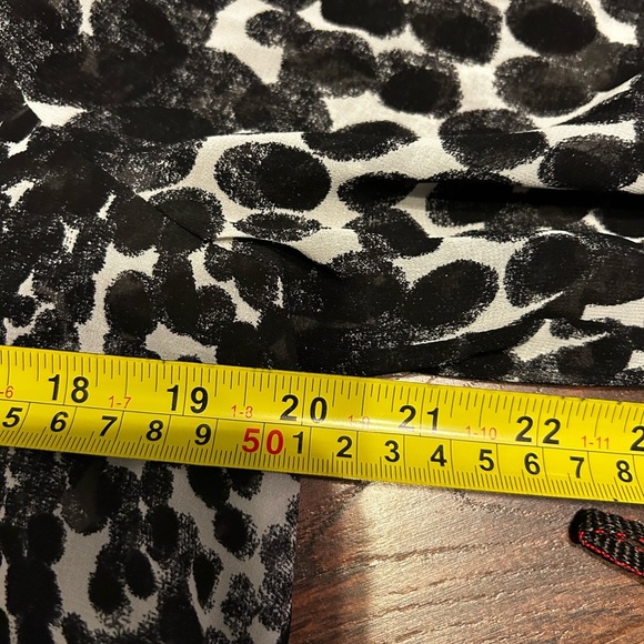 CAbi Black White‎ Animal Print Button Front Long Sleeve Sheer Tunic Top Womens S - Picture 6 of 7